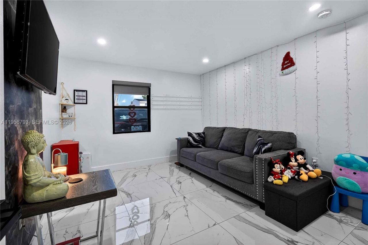 1594 W 73rd St, Hialeah, FL 33014 Photo