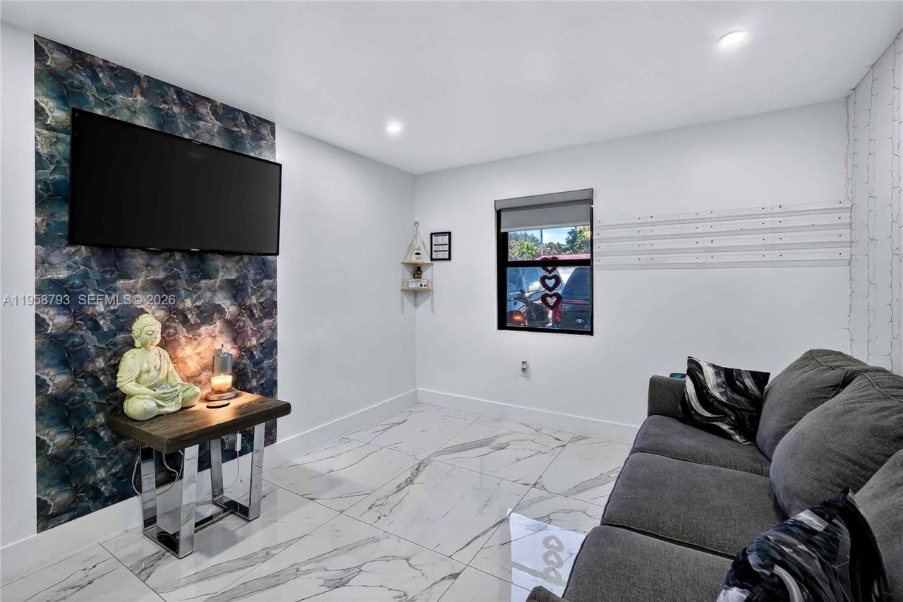 1594 W 73rd St, Hialeah, FL 33014 Photo