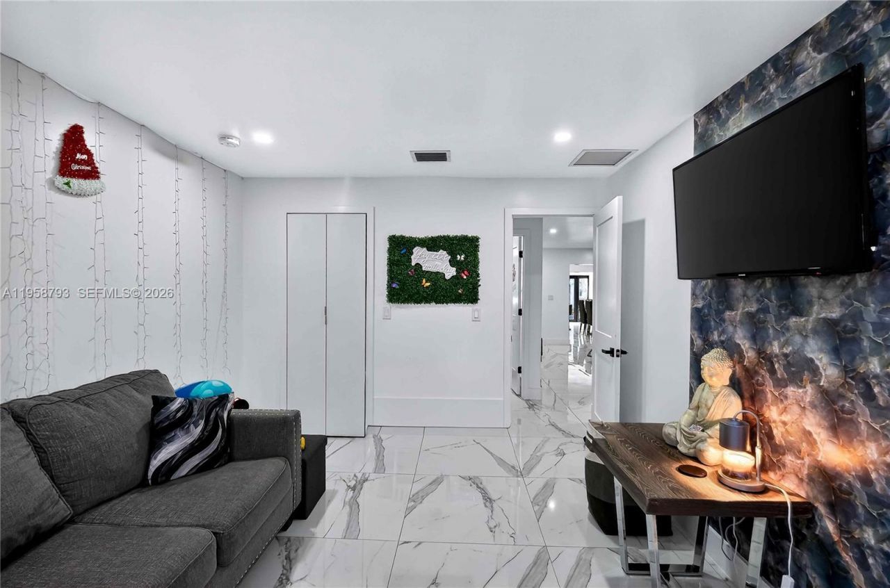 1594 W 73rd St, Hialeah, FL 33014 Photo