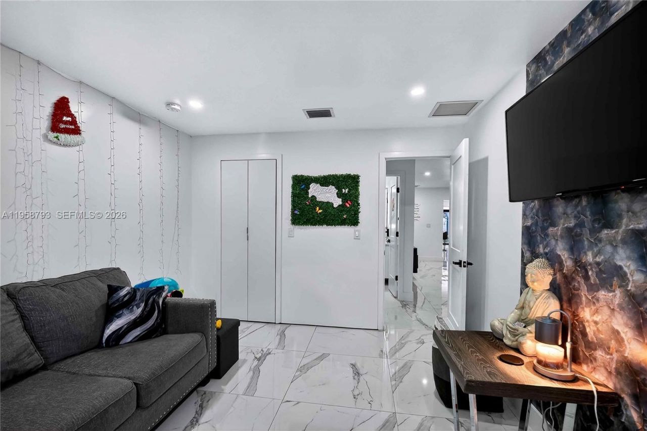 1594 W 73rd St, Hialeah, FL 33014 Photo