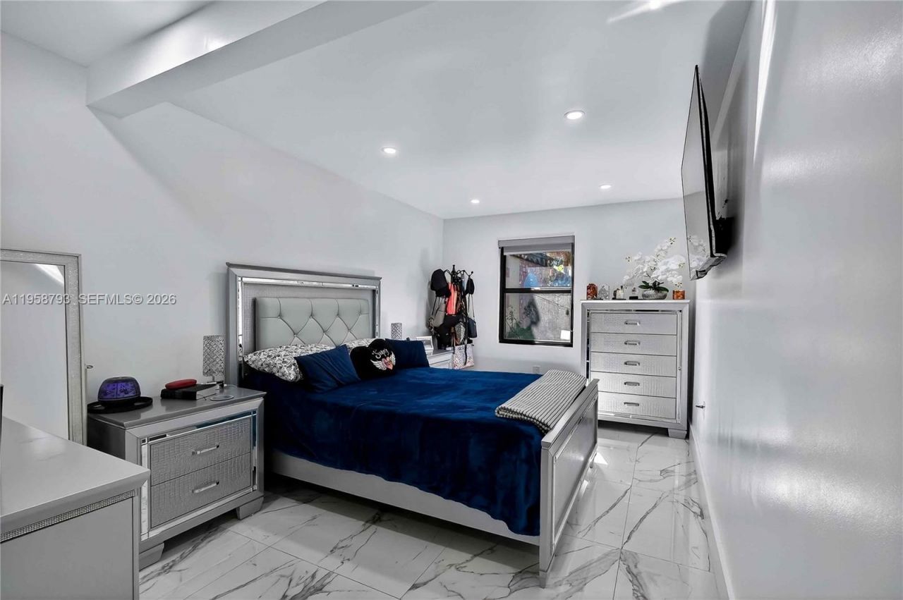 1594 W 73rd St, Hialeah, FL 33014 Photo