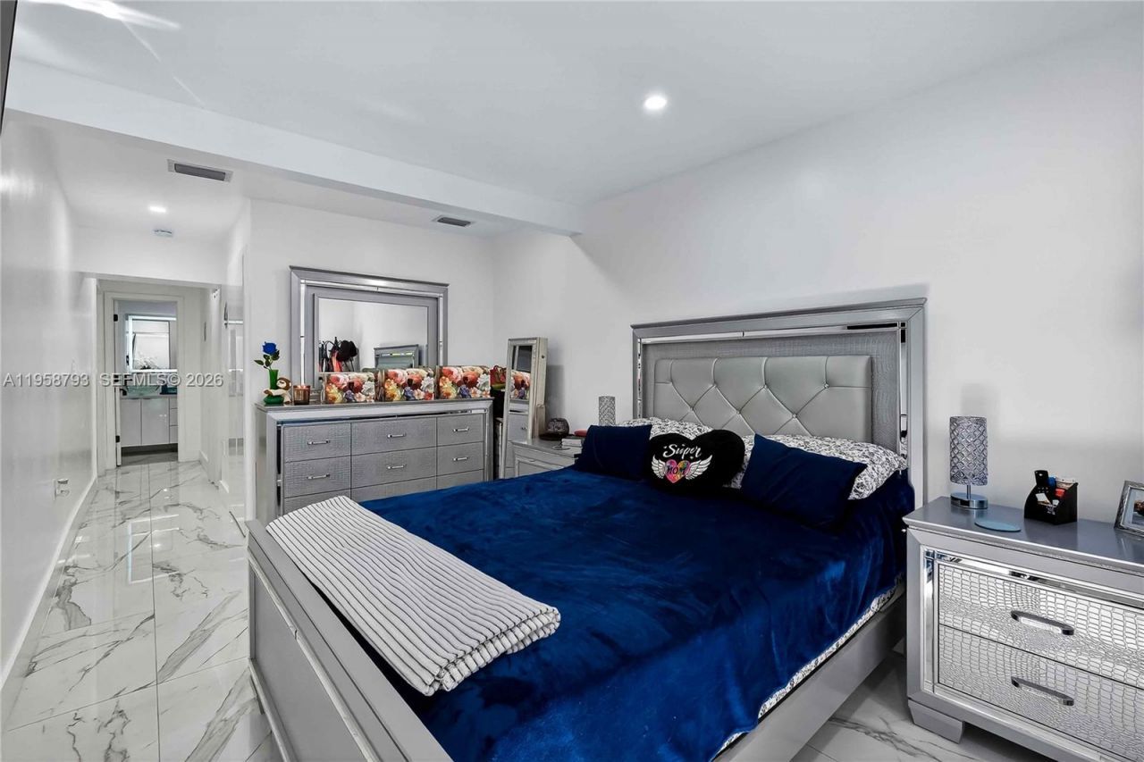 1594 W 73rd St, Hialeah, FL 33014 Photo