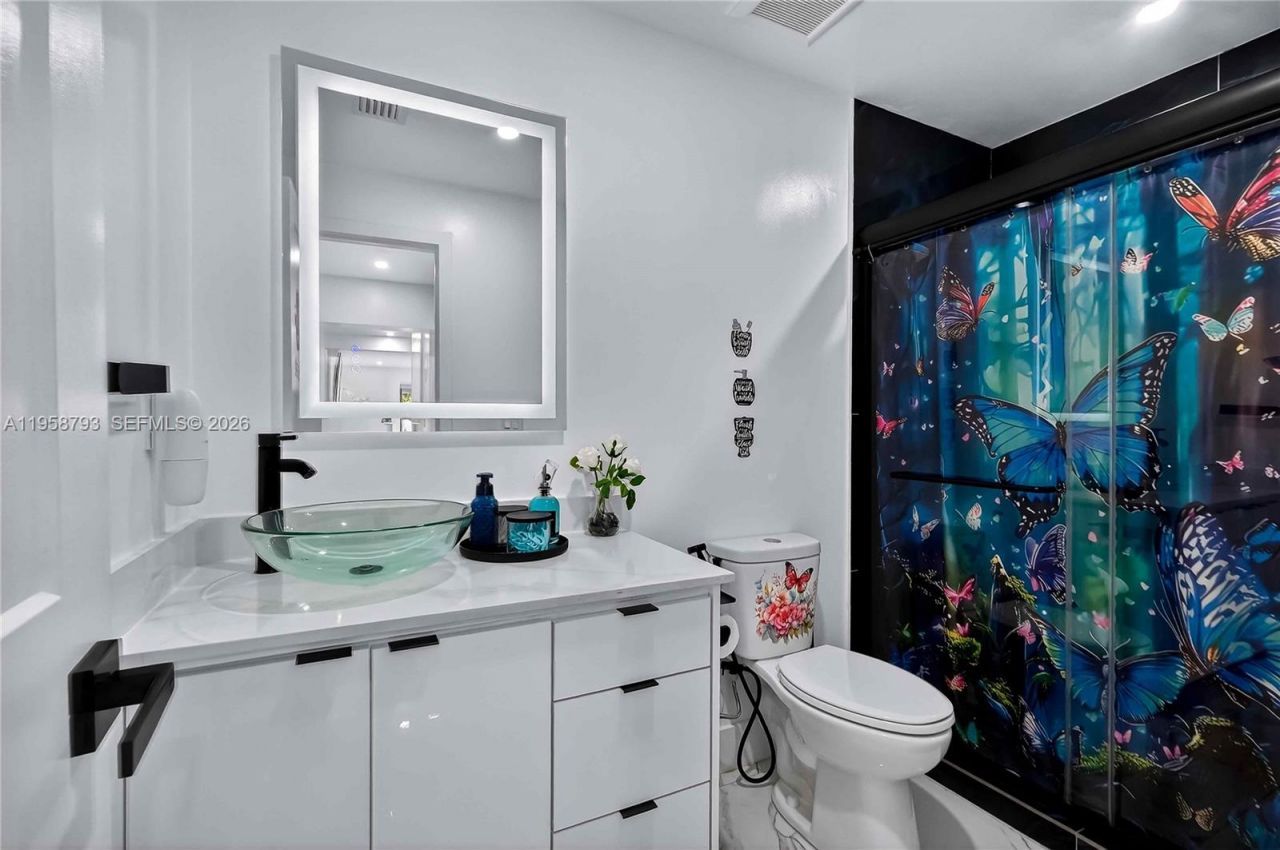 1594 W 73rd St, Hialeah, FL 33014 Photo