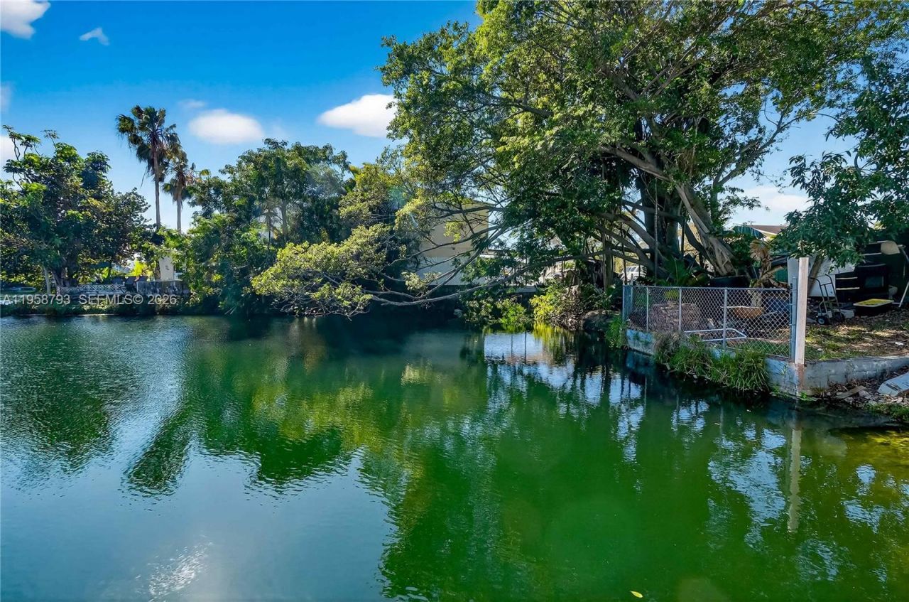 1594 W 73rd St, Hialeah, FL 33014 Photo