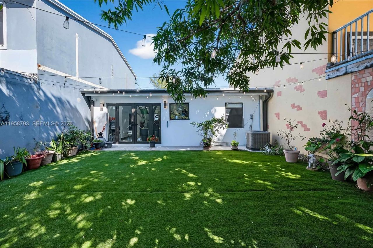 1594 W 73rd St, Hialeah, FL 33014 Photo