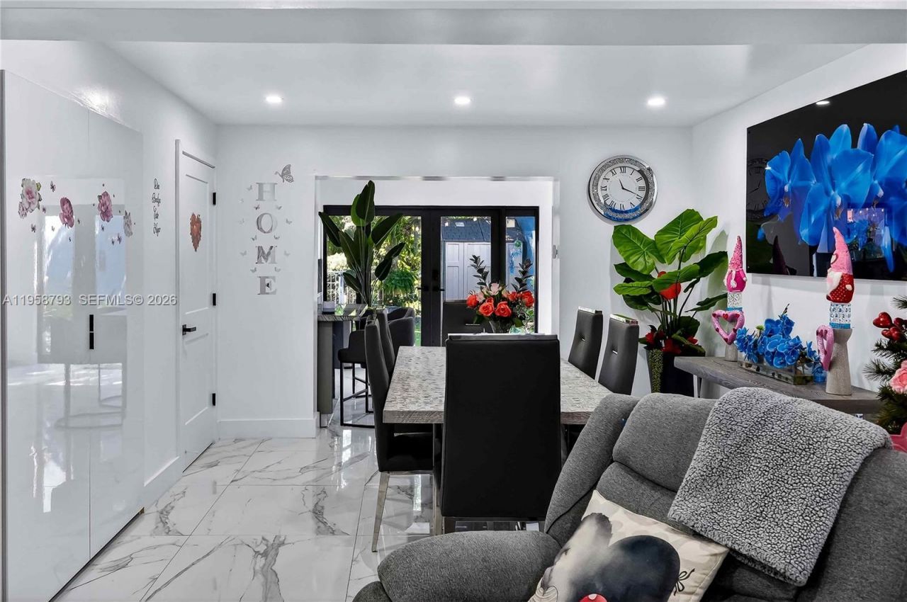 1594 W 73rd St, Hialeah, FL 33014 Photo