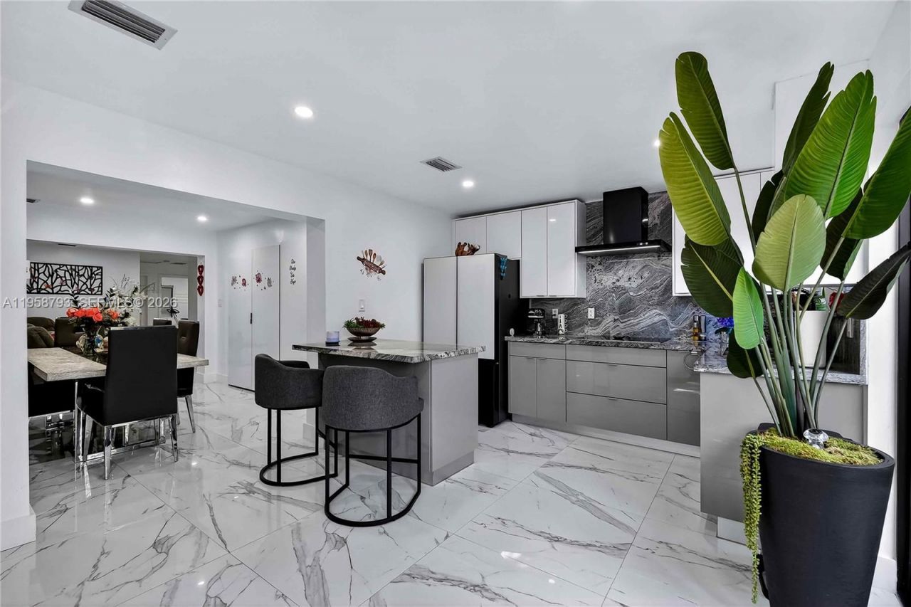 1594 W 73rd St, Hialeah, FL 33014 Photo