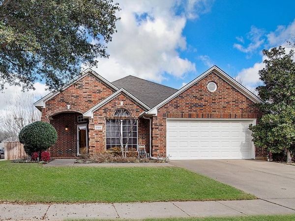 2325 Point Star Drive, Arlington, TX 76001