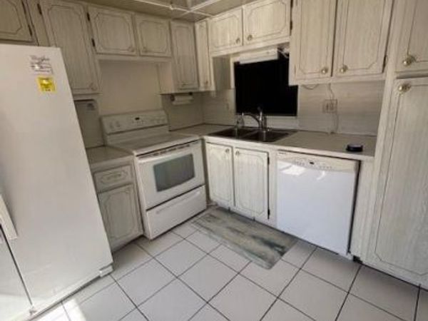 218 NE 12th Avenue, Unit 104, Hallandale Beach, FL 33009