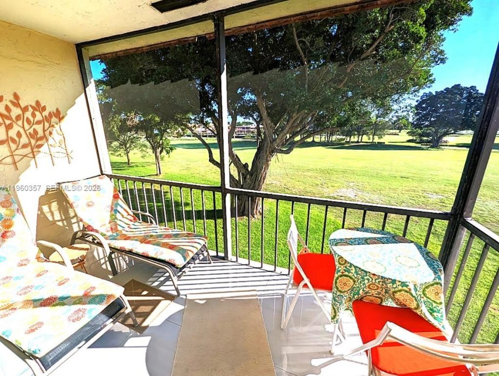 9300 N Hollybrook Lake Dr, Unit 303, Pembroke Pines, FL 33025 Photo