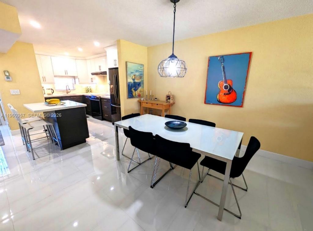 9300 N Hollybrook Lake Dr, Unit 303, Pembroke Pines, FL 33025 Photo