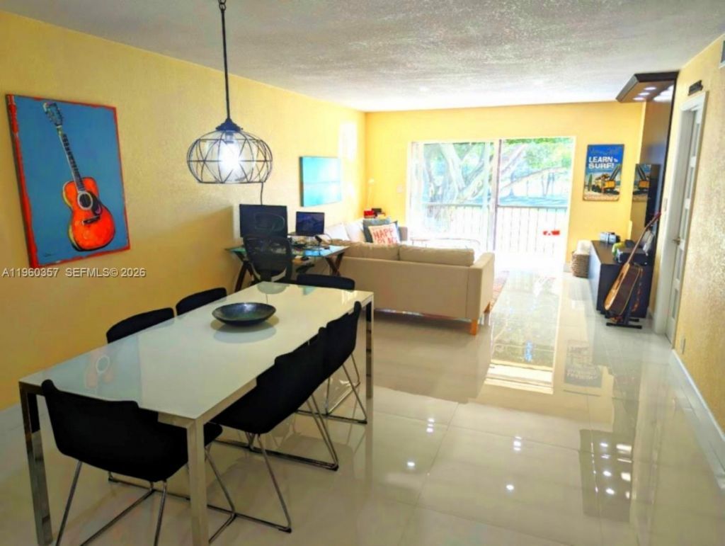 9300 N Hollybrook Lake Dr, Unit 303, Pembroke Pines, FL 33025 Photo