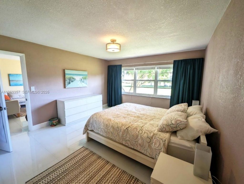 9300 N Hollybrook Lake Dr, Unit 303, Pembroke Pines, FL 33025 Photo