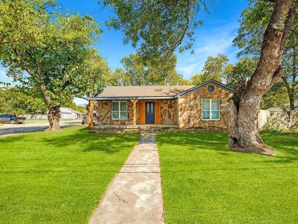 322 NE 29TH Street, Grand Prairie, TX 75050