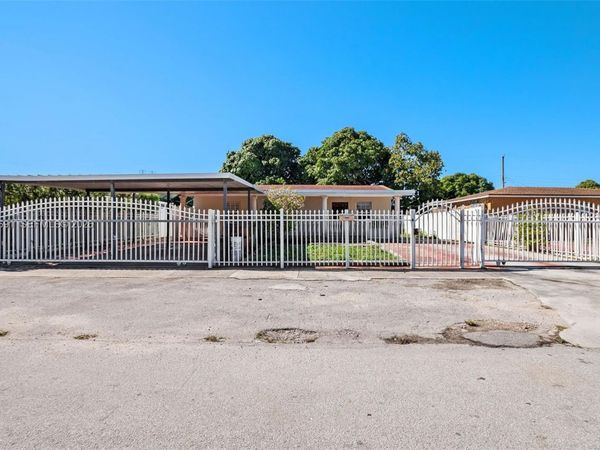 3880 E 8th Ln, Hialeah, FL 33013