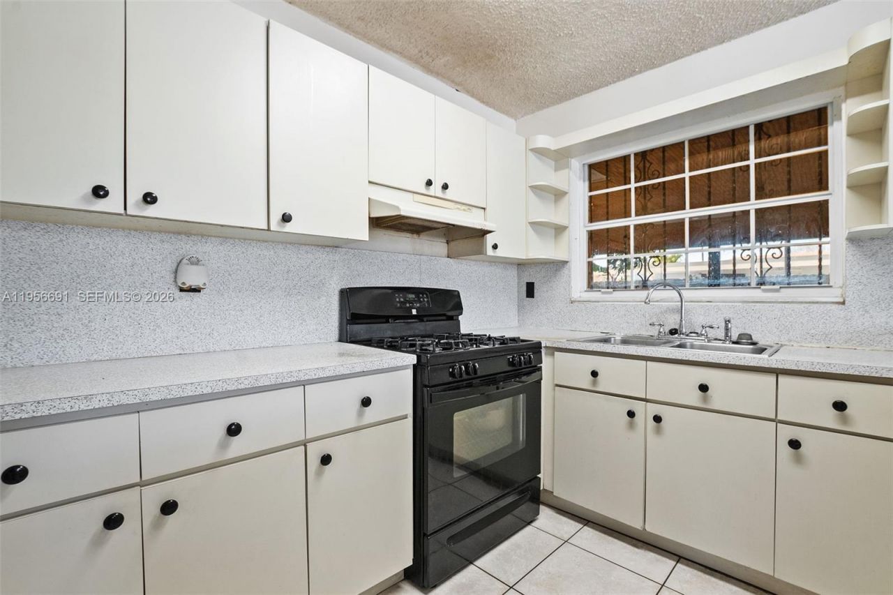 3880 E 8th Ln, Hialeah, FL 33013 Photo