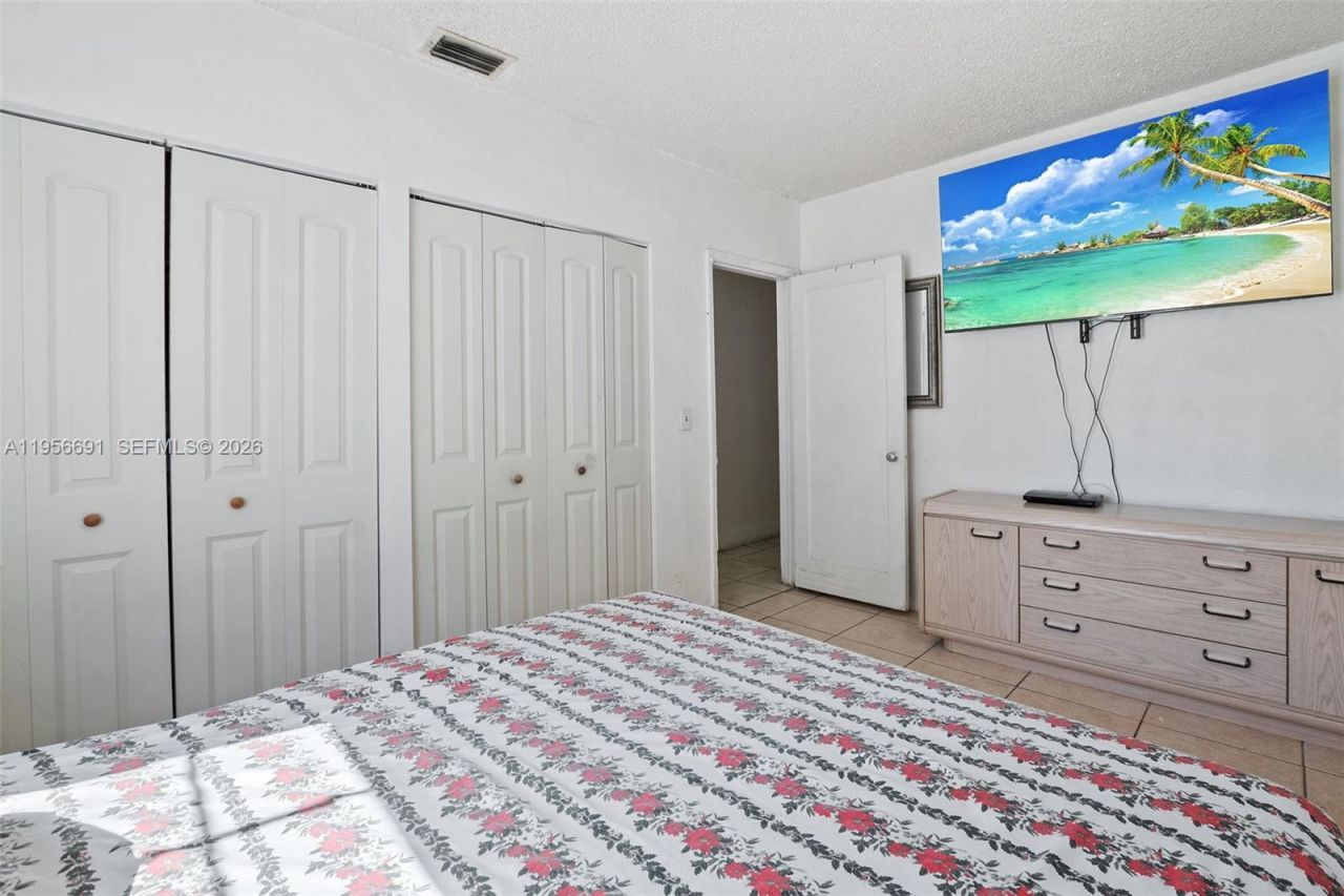 3880 E 8th Ln, Hialeah, FL 33013 Photo