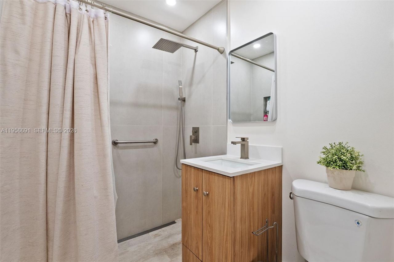 3880 E 8th Ln, Hialeah, FL 33013 Photo