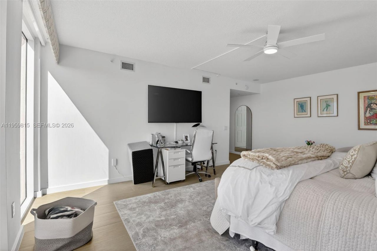 3370 Hidden Bay Dr, Unit 2715, Aventura, FL 33180 Photo