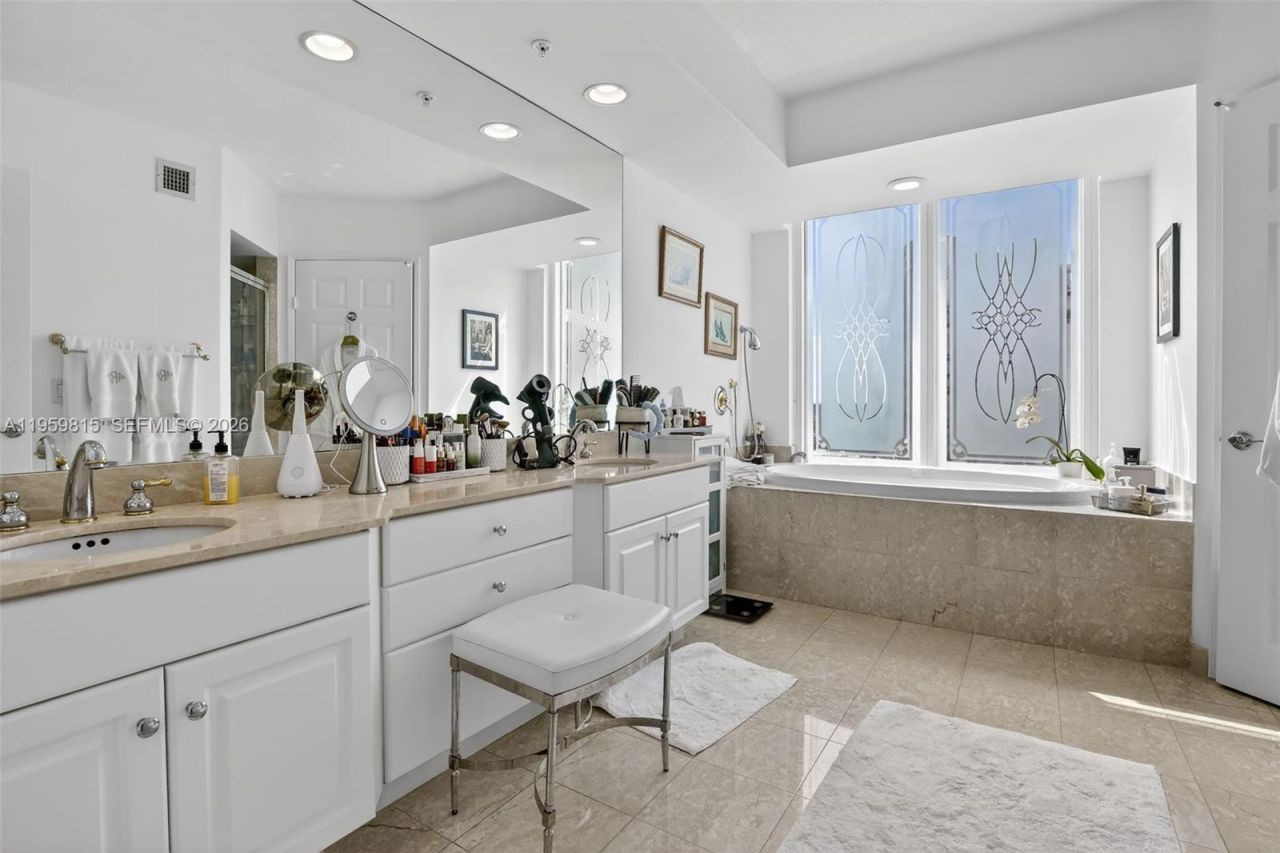 3370 Hidden Bay Dr, Unit 2715, Aventura, FL 33180 Photo