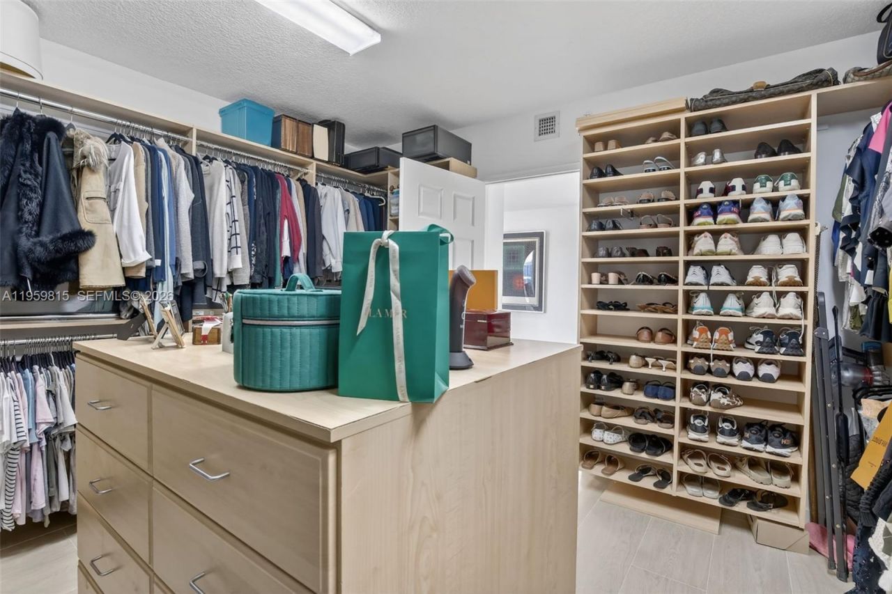 3370 Hidden Bay Dr, Unit 2715, Aventura, FL 33180 Photo