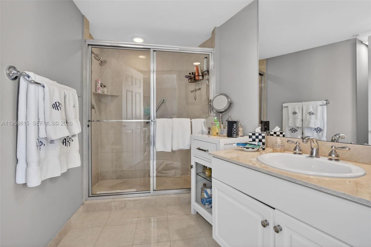 3370 Hidden Bay Dr, Unit 2715, Aventura, FL 33180 Photo