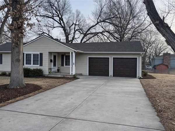 406 N 17th Street, Leavenworth, KS 66048