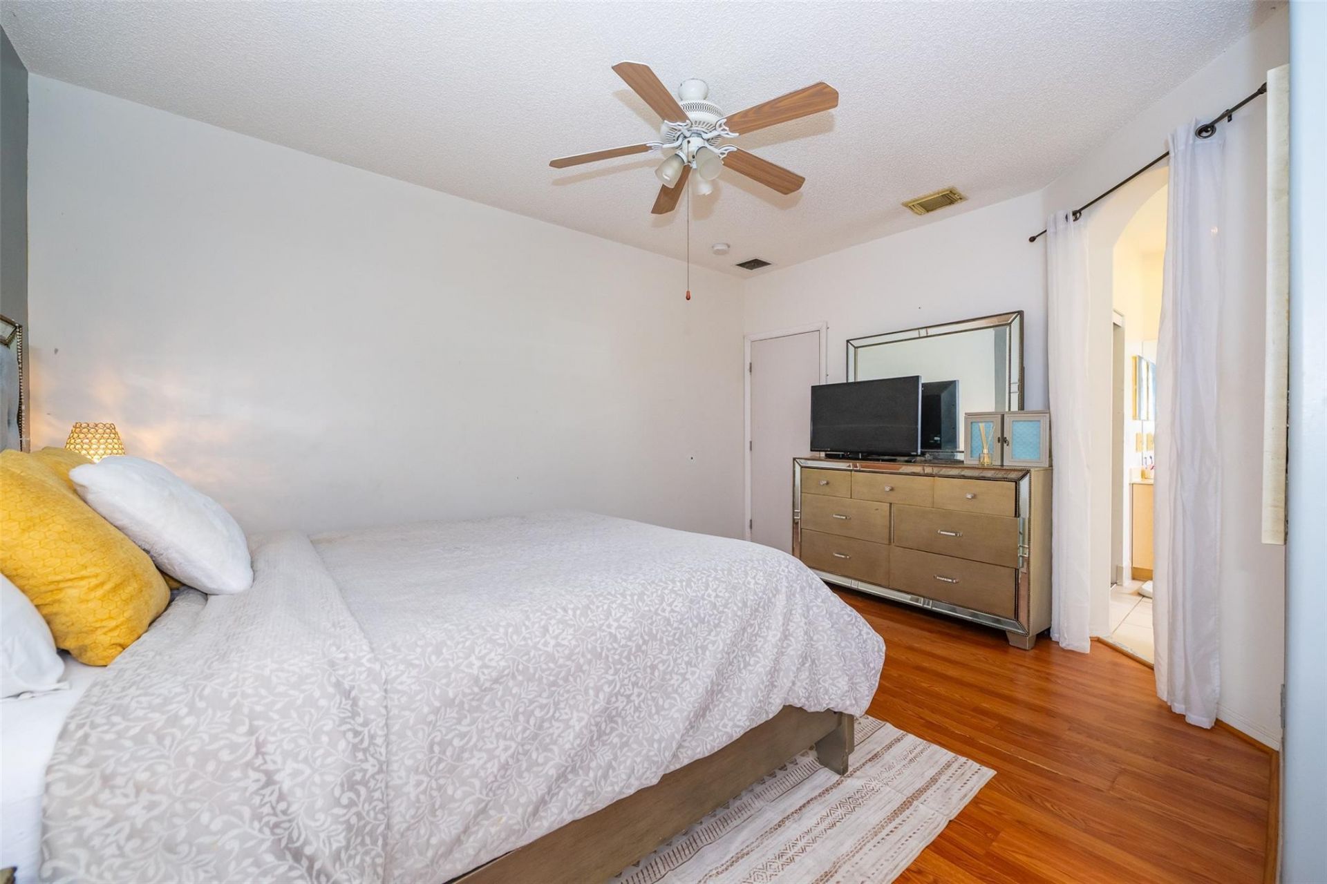 2257 NW 77th Terrace, Pembroke Pines, FL 33024 Photo