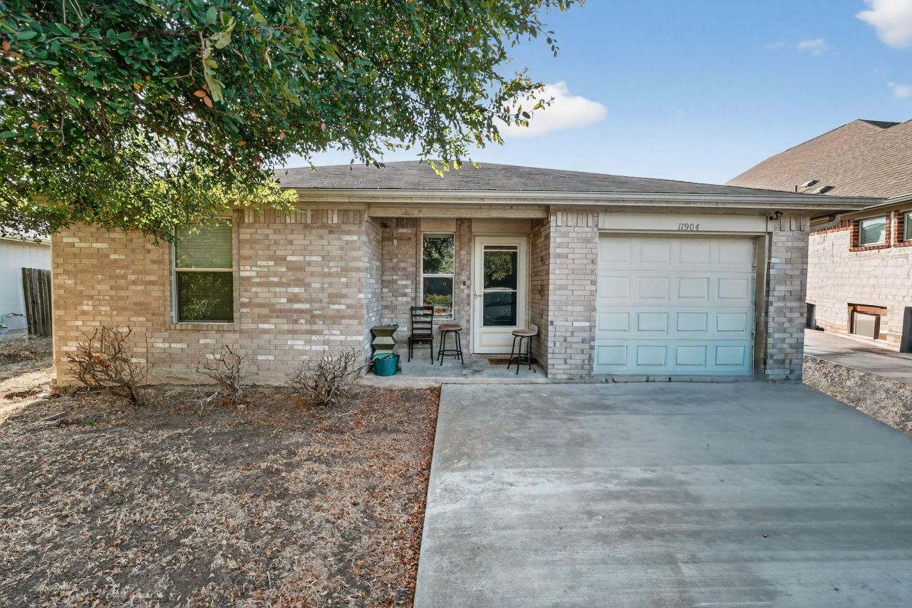 11904 Morning View Dr, Del Valle, TX 78617 Main Photo