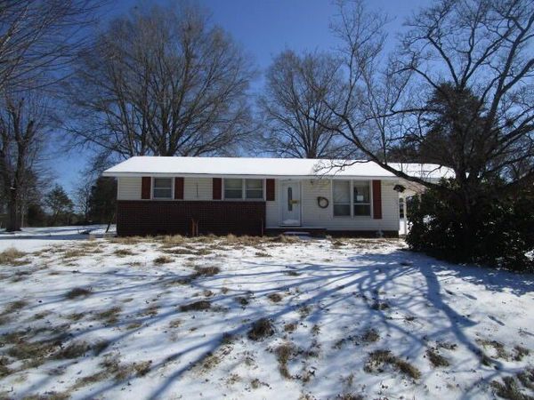 902 Ainsley ST, Martinsville, VA 24112