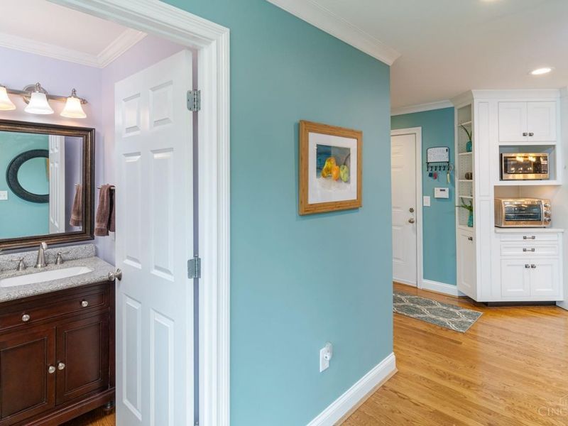 625 Hilltop Lane, Wyoming, OH 45215 Photo 16