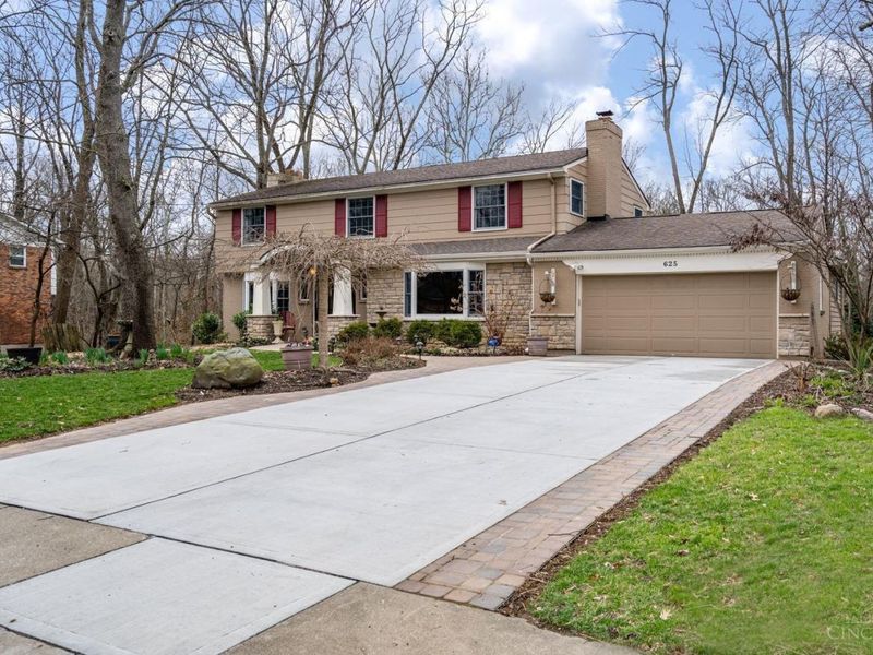 625 Hilltop Lane, Wyoming, OH 45215 Photo 2