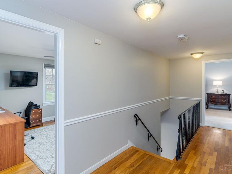 625 Hilltop Lane, Wyoming, OH 45215 Photo 22