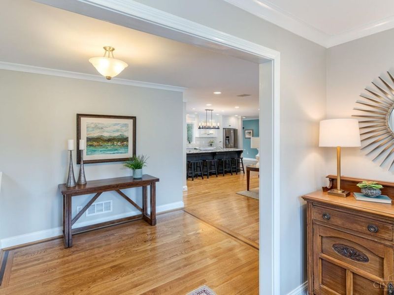 625 Hilltop Lane, Wyoming, OH 45215 Photo 5