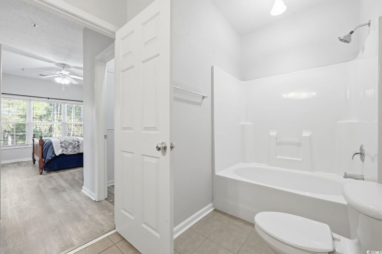 5828 Longwood Dr. Photo 13