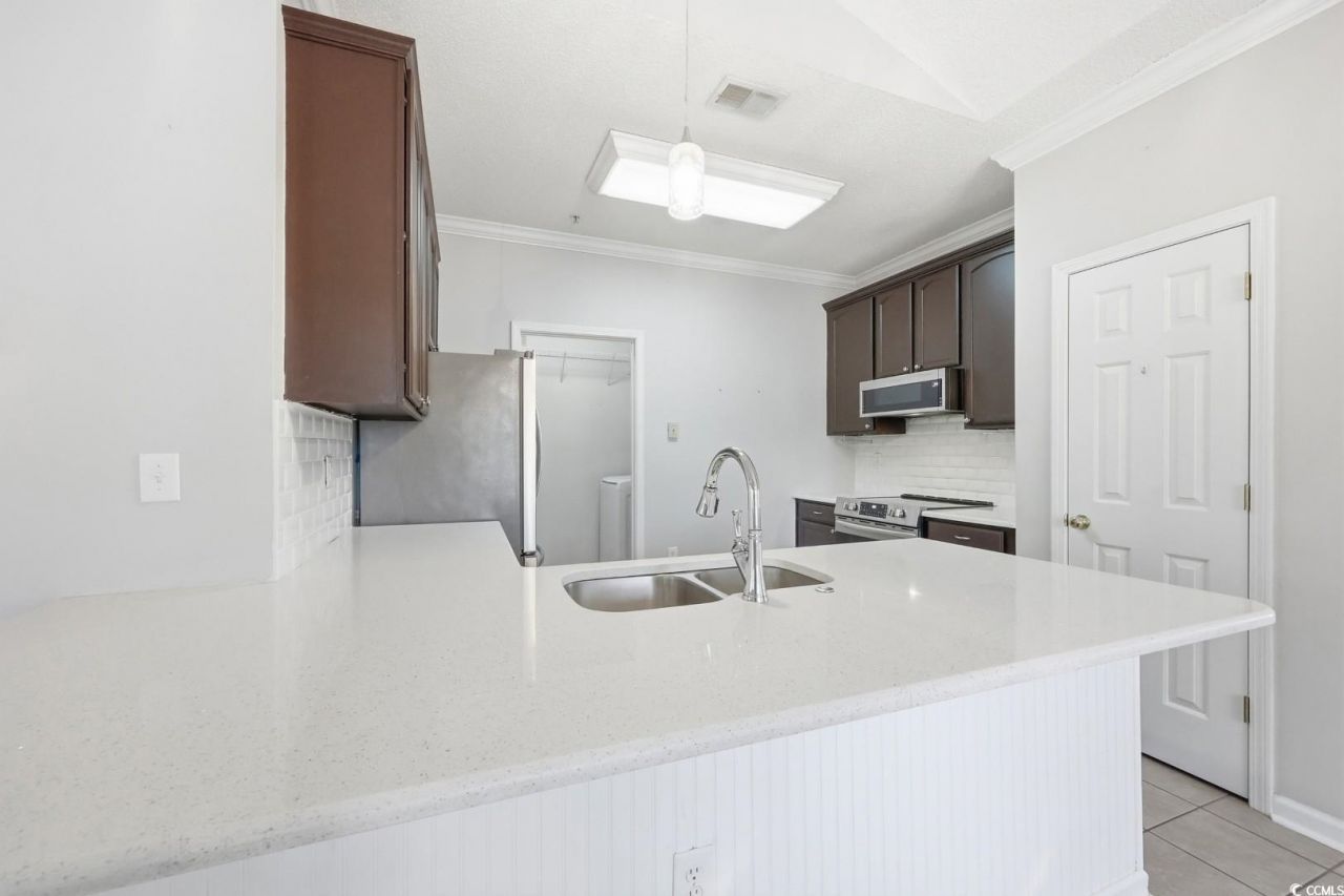 5828 Longwood Dr. Photo 20