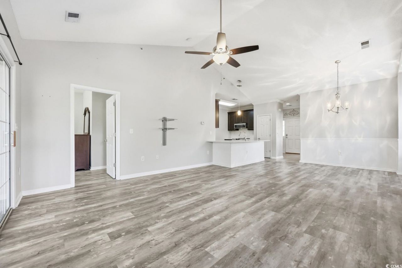 5828 Longwood Dr. Photo 21