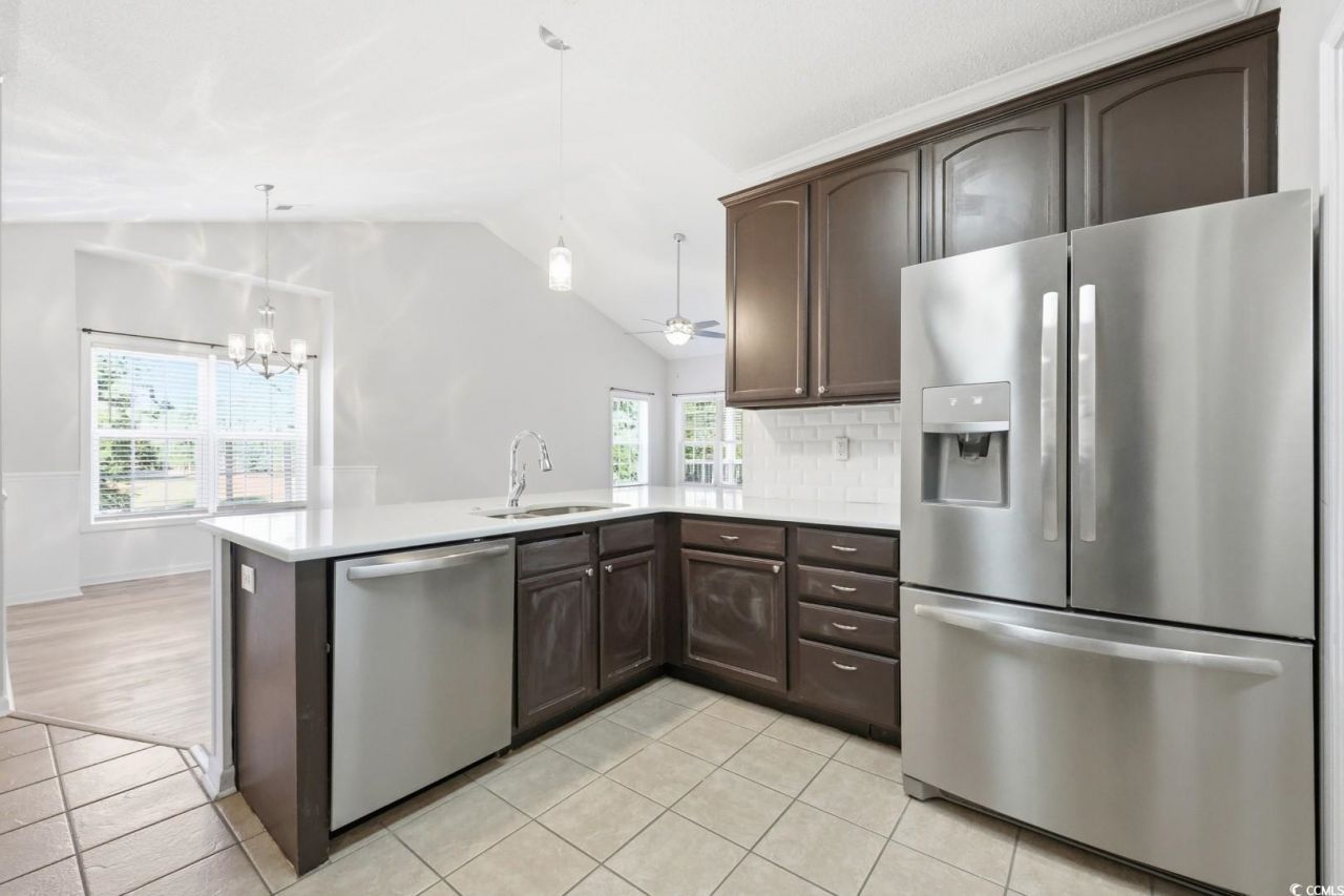 5828 Longwood Dr. Photo 7