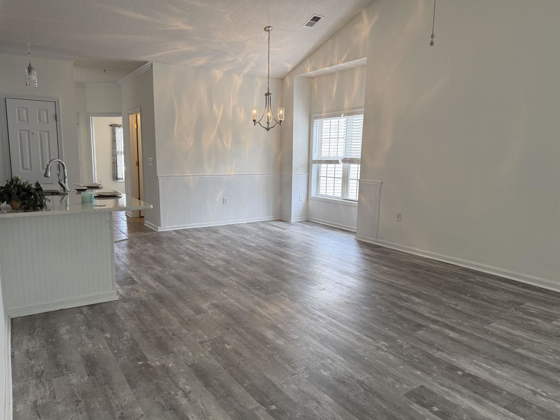 5828 Longwood Dr. Photo 9