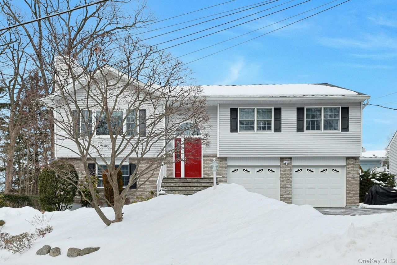 31 W Linwood Street, Valhalla, NY 10595 Main Photo