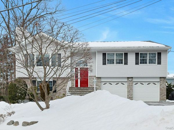 31 W Linwood Street, Valhalla, NY 10595