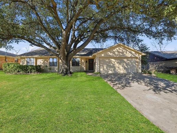 1721 High Ridge Road, Benbrook, TX 76126