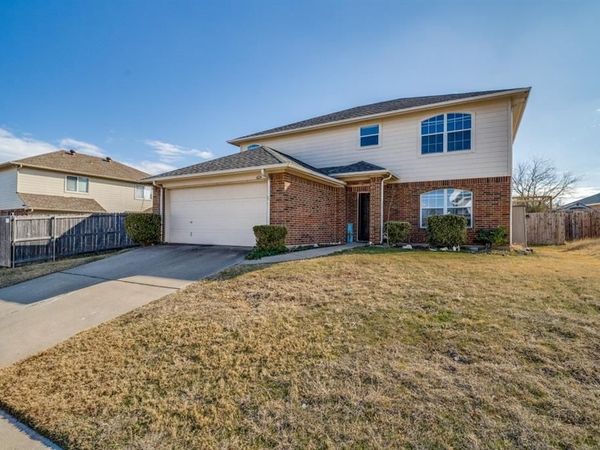 424 Heritage Drive, Crowley, TX 76036