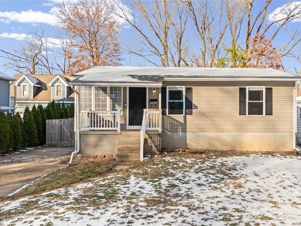 835 N Forest Avenue, Webster Groves, MO 63119