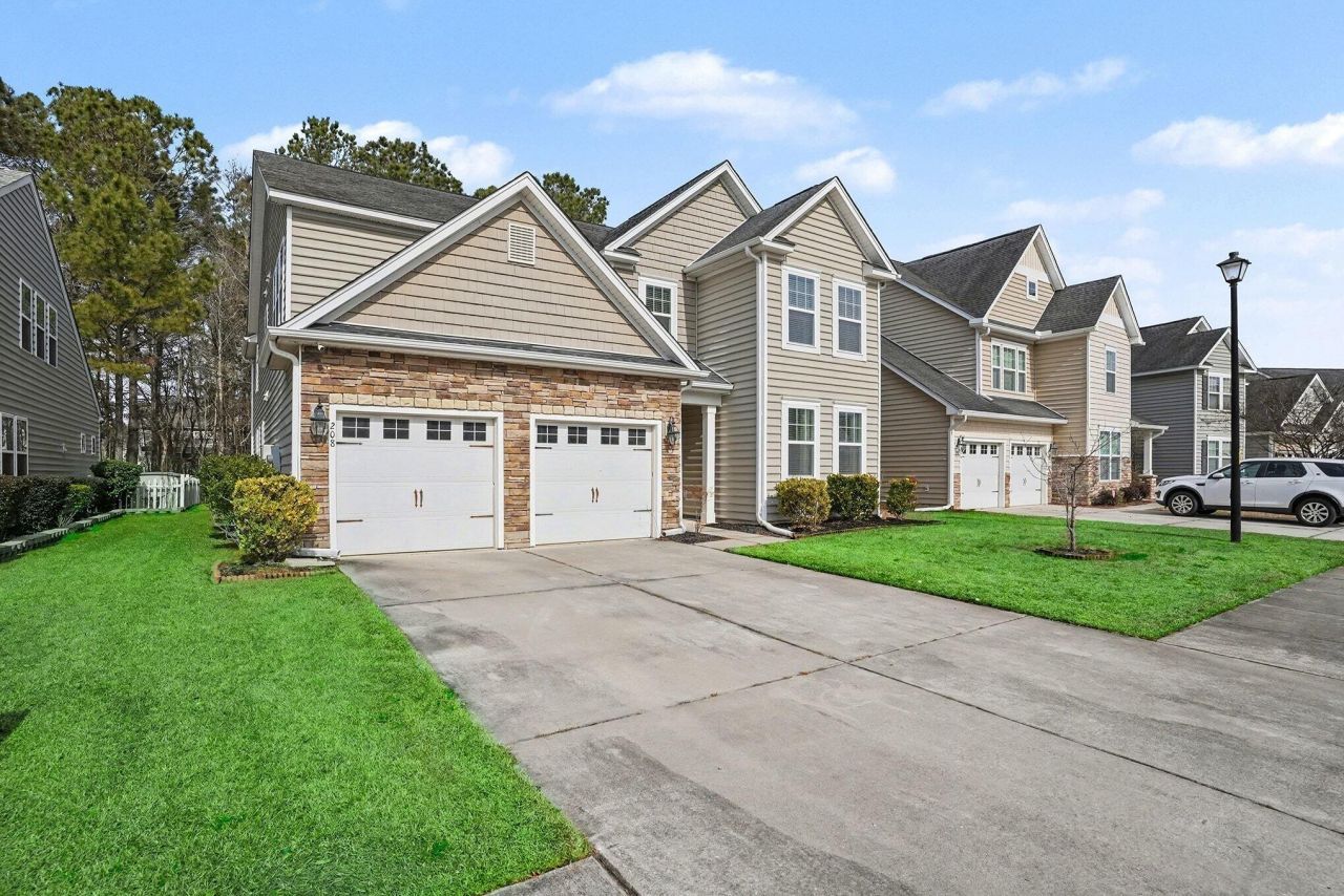 208 Buttonbush Court Photo 3