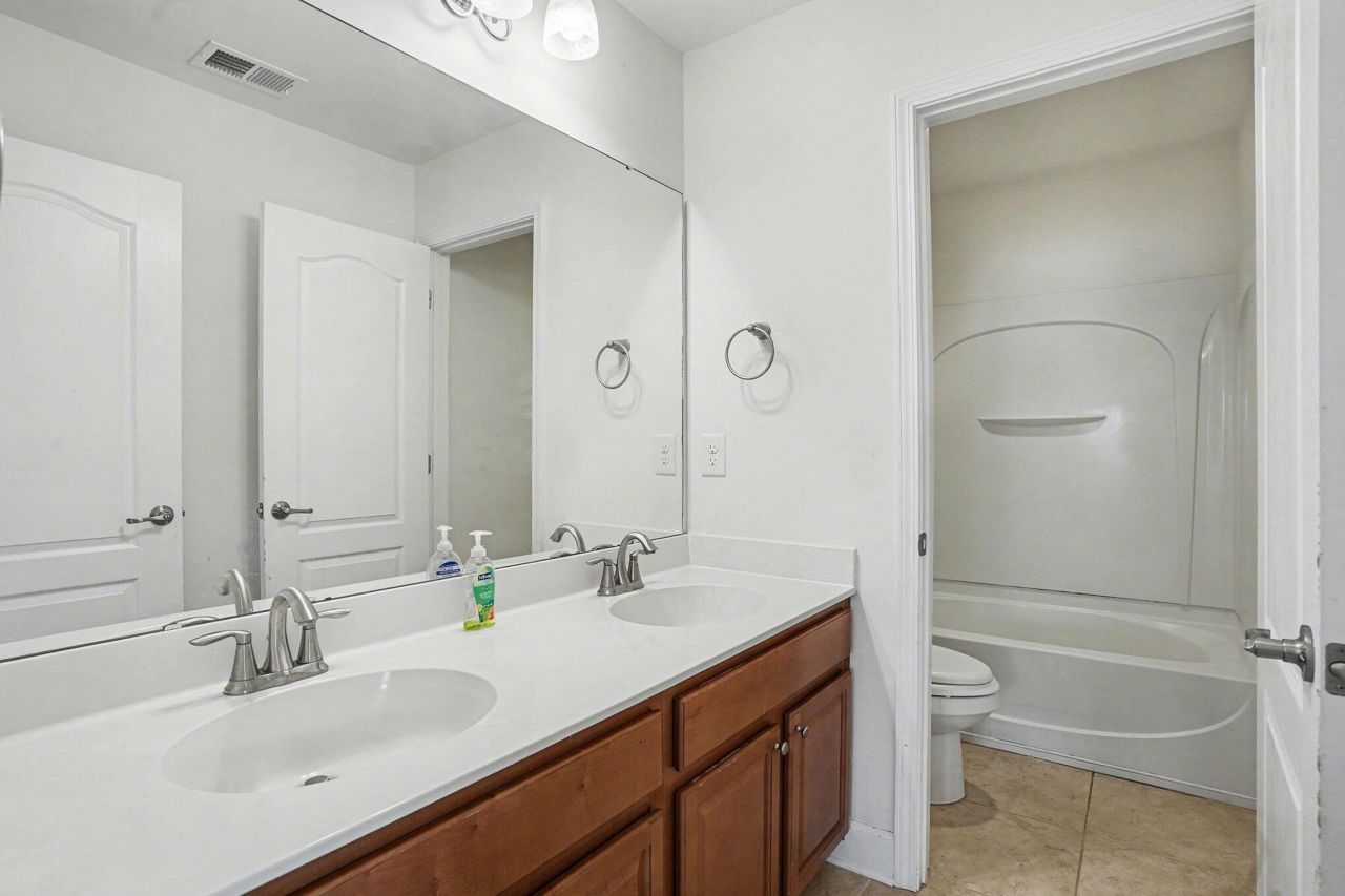 208 Buttonbush Court Photo 32