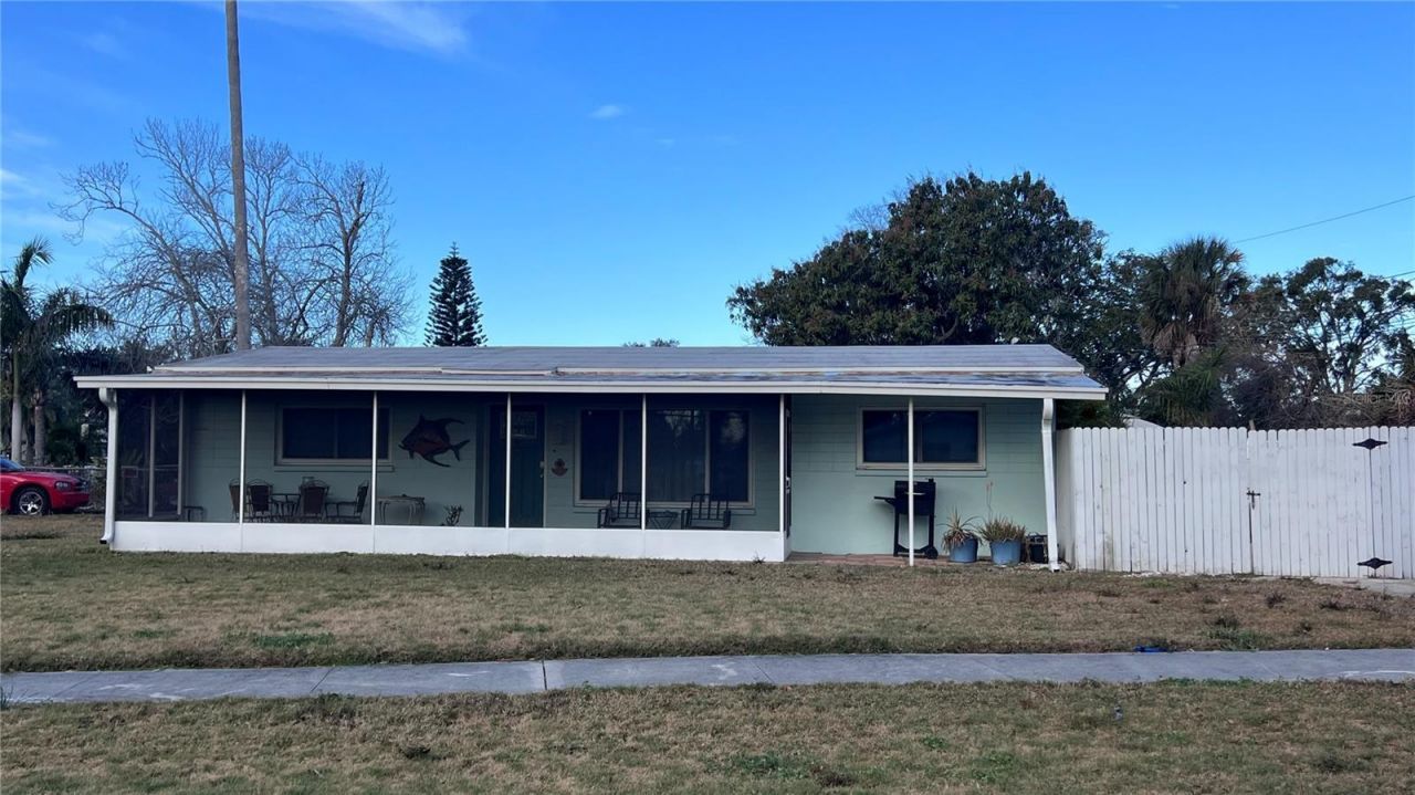 701 Sunset Drive, Tarpon Springs, FL 34689 Main Photo