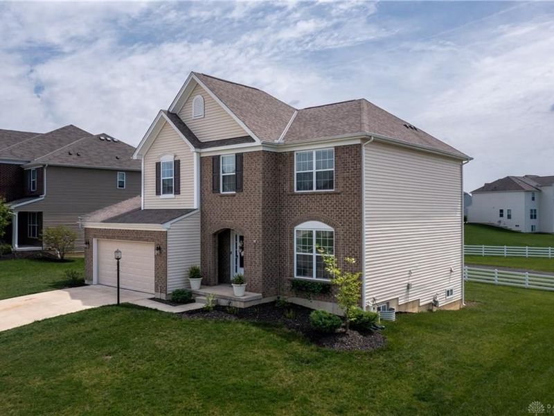 1613 Stonebury Court, Xenia, OH 45385 Photo 3