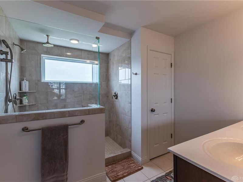 1613 Stonebury Court, Xenia, OH 45385 Photo 32