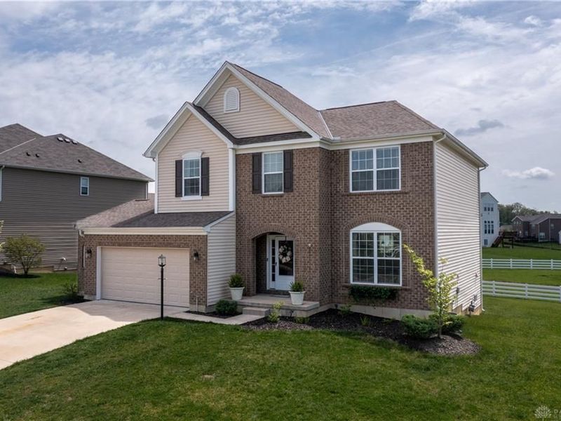 1613 Stonebury Court, Xenia, OH 45385 Photo 4